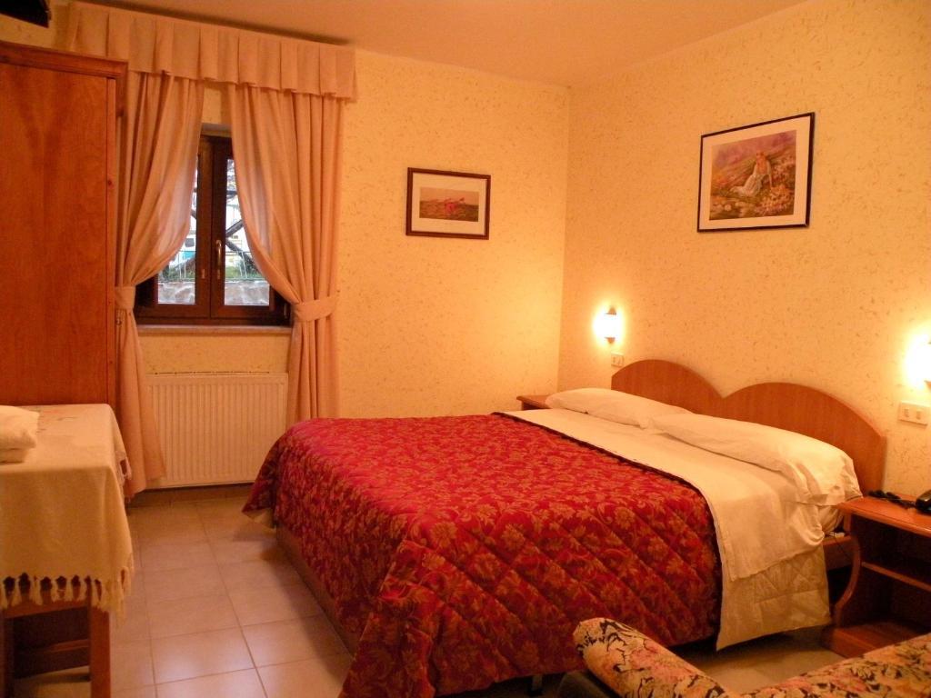 Albergo Ristorante Il Pescatore Villetta Barrea Szoba fotó