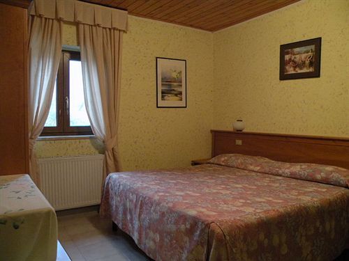 Albergo Ristorante Il Pescatore Villetta Barrea Kültér fotó