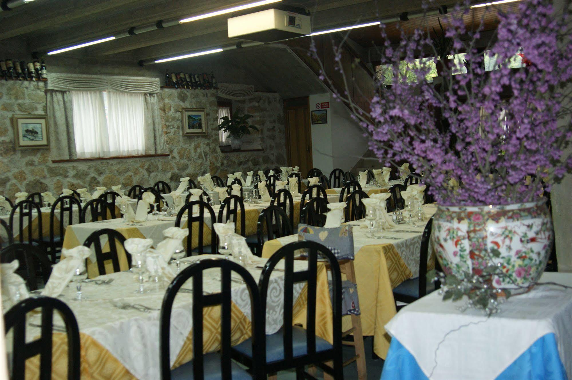 Albergo Ristorante Il Pescatore Villetta Barrea Kültér fotó